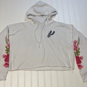 Woman’s NBA San Antonio spurs cropped floral hoodie size small